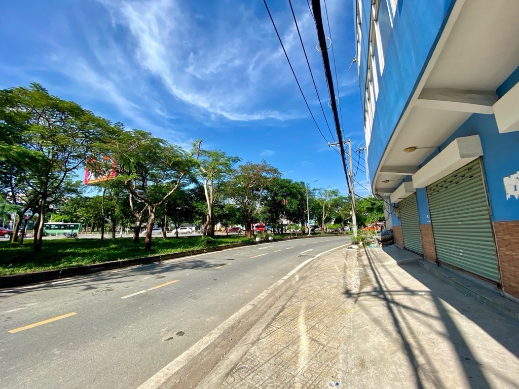 Nhà C4 mặt tiền Võ Văn Kiệt, DT 60 m2, Giá nhỉn 6 tỷ, View công viên - Vị Trí Kinh Doanh